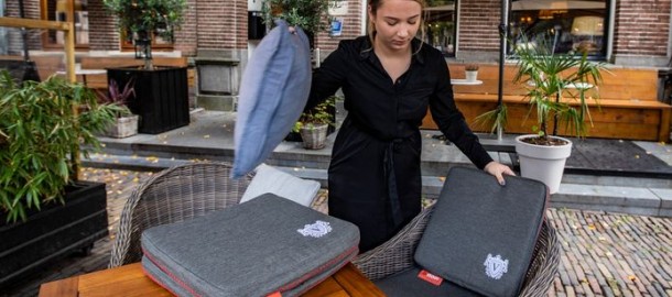 Warme kussens op het terras.jpg